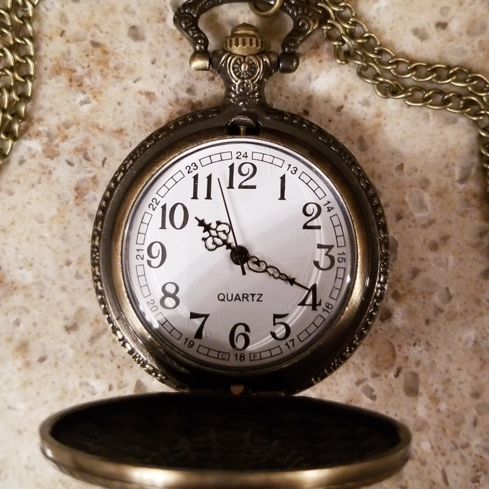 LAST 1🆕️Spiderman Antique bronze chain watch - Picture 3 of 5